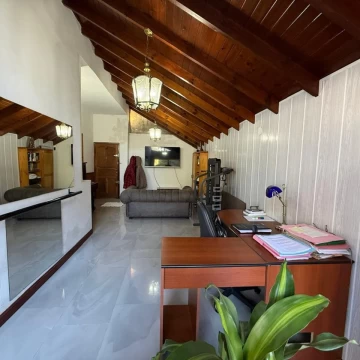 VENTA CASA 2 AMB JARDIN, COCHERA PILETA BERNAL