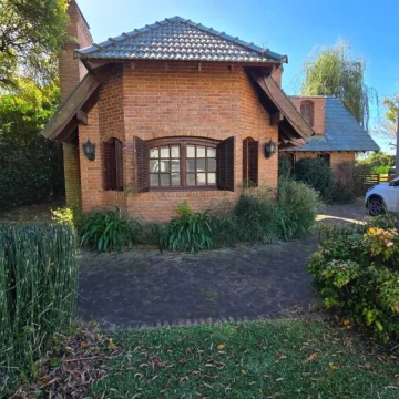 VENTA CASA 4 AMB BARRIO EL CARMEN HUDSON