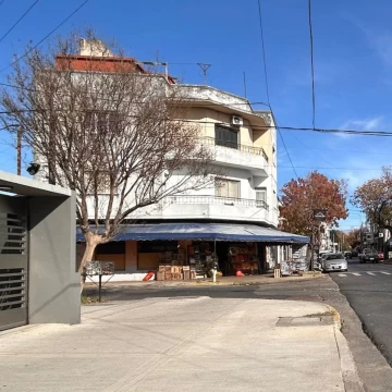 VENTA LOCAL QUILMES O. Lamadrid y Arist. del Valle