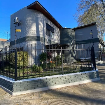 VENTA CASA 4 AMB. PATIO Y COCHERA. DON BOSCO