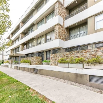 VENTA DEPTO 3 AMB. CON COCHERA Y BAULERA EN BERNAL