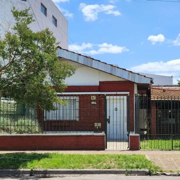 VENTA CASA LANÚS JARDÍN PATIO GUARDACOCHE