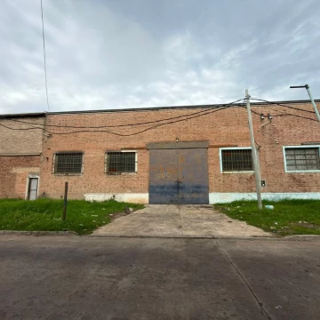 ALQUILER DE GALPÓN / DEPÓSITO EN QUILMES OESTE