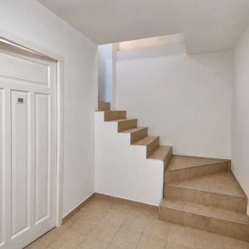 VENTA PH 2 AMB PRIMER PISO POR ESCALERA APTO CRED.