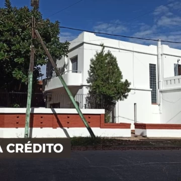 CASA 5 AMBIENTES EN BERNAL CENTRO EN VENTA