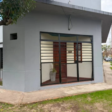 VENTA CASA 4 AMBIENTES CON GARAGE EN QUILMES