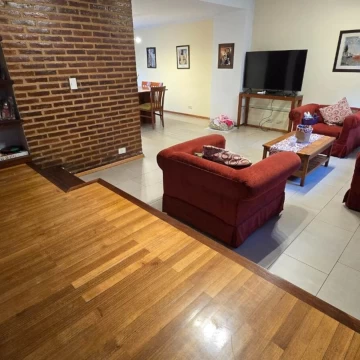 CASA 6 AMB CON PATIO, QUINCHO Y GARAGE AVELLANEDA