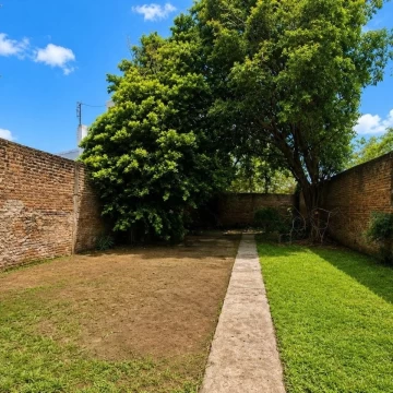 VENTA CASA 3 AMB CON PARQUE BERNAL OESTE