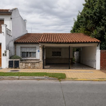 ALQUILER CASA 3 AMBIENTES BERNAL