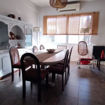 Venta casa 3 ambientes con cochera y patio Quilmes