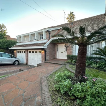 CASA 7 AMBIENTES, COCHERA Y PILETA EN QUILMES