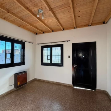 VENTA CASA 3 AMBIENTES CON COHERA EN EZPELETA
