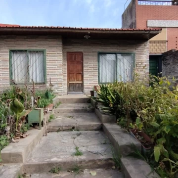 Venta casa 3 ambientes jardín y garaje en Dock Sud