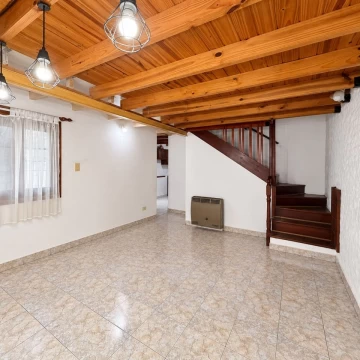 VENTA DUPLEX 3 AMBIENTES EN BERNAL