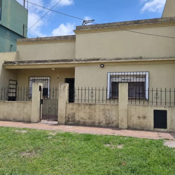VENTA CASA 3 AMB. FONDO LIBRE SOLANO-APTO CREDITO