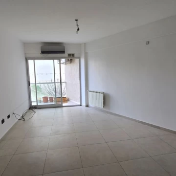 VENTA DEPTO 3 AMB. CON COCHERA BERNAL CENTRO