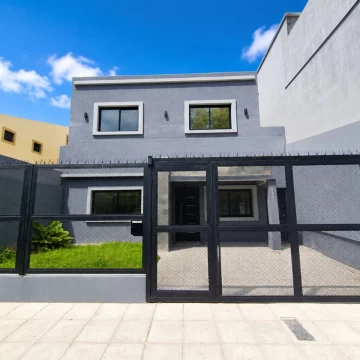 CASA 4 AMBIENTES CON COCHERA EN QUILMES EN VENTA