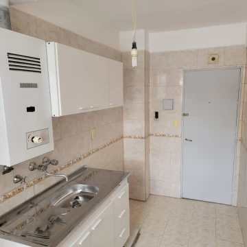 Venta Departamento 3 Ambientes en Flores, Excelente Luminosidad y Buena distrubución