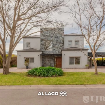 Casa a la laguna con 4 dormitorios en venta en Santa Teresa