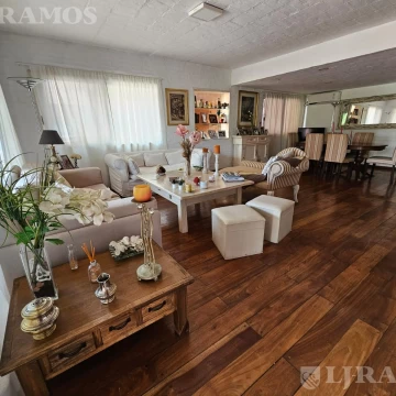 Casa en Venta en Village Las Lomas