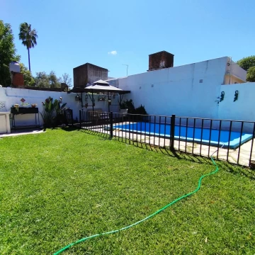 Venta Casa 3 Ambientes Piscina Quincho Cochera 3 Autos Benavidez Tigre Lote en esquina