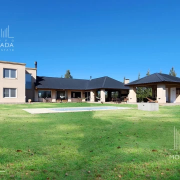 VENTA con FINANCIACIÓN casa EL MALACATE lote central 4 dorm 5000m2 pileta riego automático