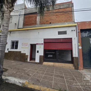Local de 120m2 con vidriera - A media cuadra del Consejo Deliberante