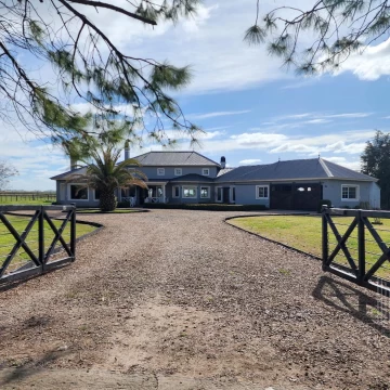 VENTA Casa en El Malacate. 7 Ambientes. Excelente calidad con detalles únicos.