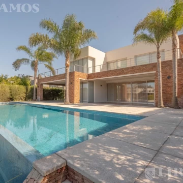 Casa a la laguna con 4 dormitorios  en alquiler en Santa Barbara