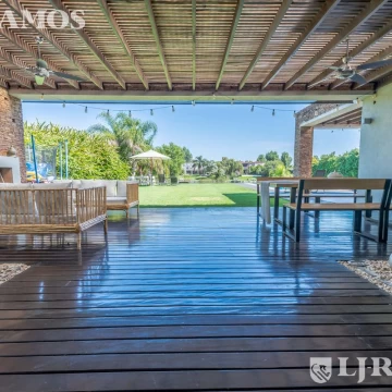 Casa a  la laguna, con 4 dormitorios, escritorio y play, en venta o alquiler en Santa Barbara