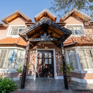 VENTA CASA 4 AMBIENTES C/PISCINA, PARQUE, QUINCHO Y COCHERA EN ECHEVERRÍA DEL LAGO, CANNING