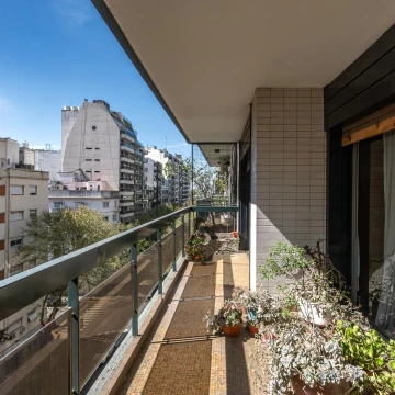 4 ambientes en Recoleta con cochera fija, baulera y SUM