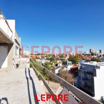3 ambientes de 113 m2 con balcón al frente, muy luminoso y funcional 