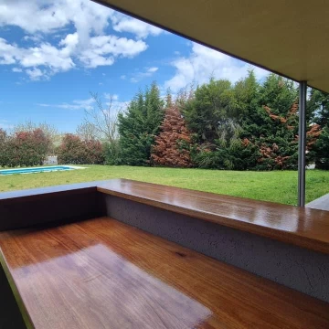 ALQUILER CASA RENOVADA JARDIN PISCINA EN CANTON ISLAS