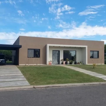 Casa en venta de 4 dorm en Haras Santa Maria Molinos Norte