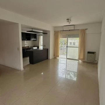3 ambientes con cochera fija y cubierta