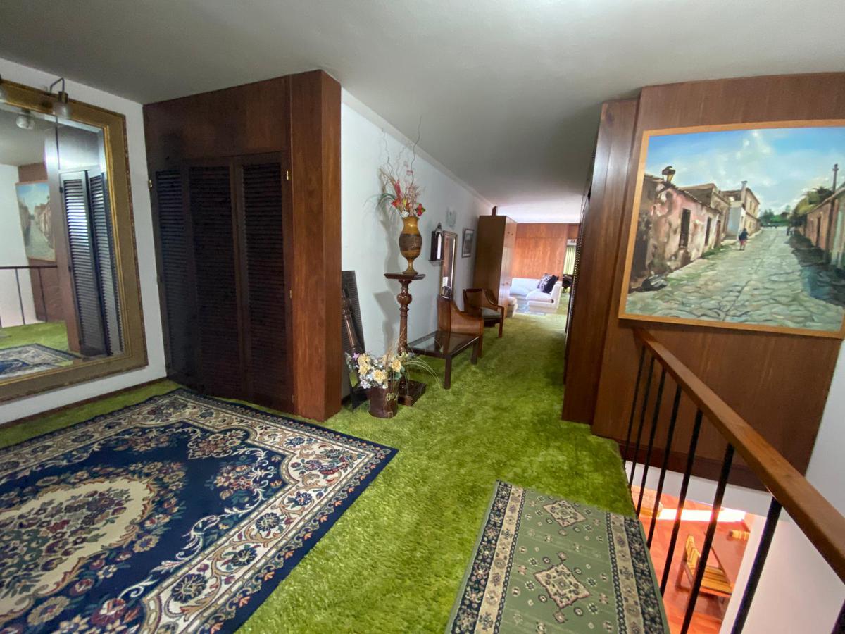 Grupo Gardiol | Casa en Venta con amplio terreno sobre la rambla apto