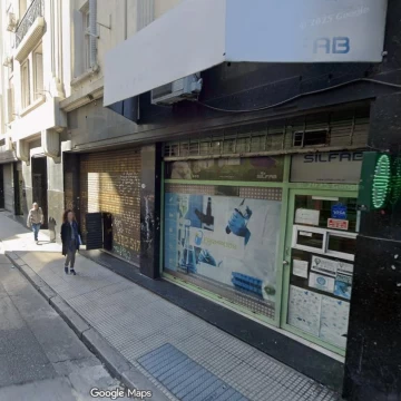 Local Sarmiento al 1570 - superficie total 167 m²