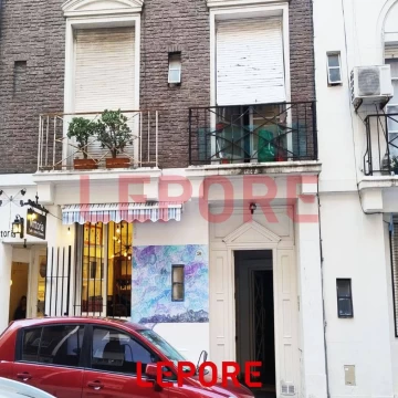 AMBIENTE EN VENTA CON PATIO EN 