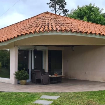 Alquiler Verano Casa tres dormitorios uno en suite piscina climatizada Punta Del Este.
