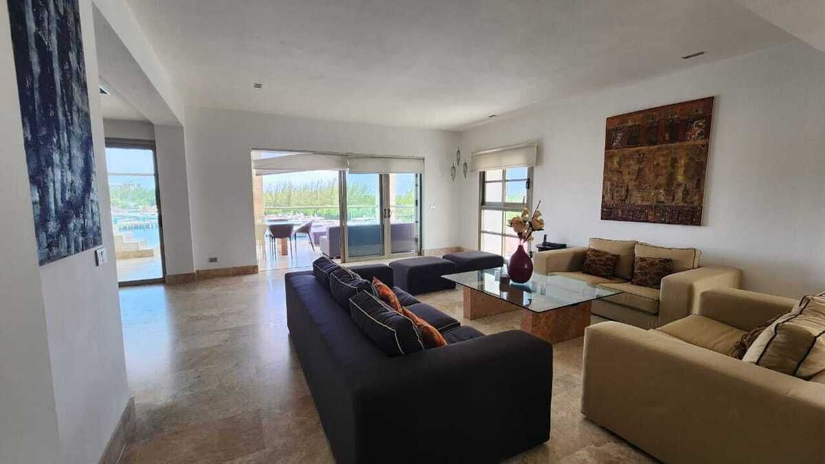 Amplio penthouse en venta La Amada Residence
