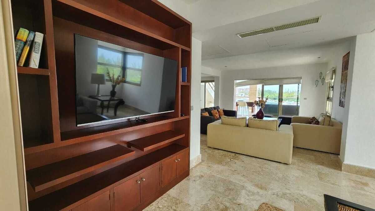 Penthouse amueblado en venta frente al mar