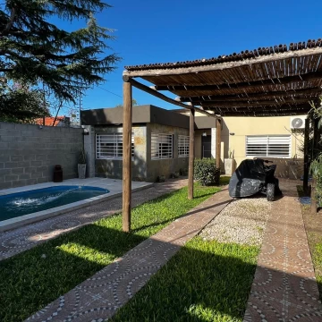 Casa tres dormitorios venta Ituzaingo norte apto credito