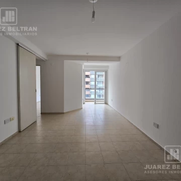 Depto 1 dormitorio, vista frente con balcón y cocina separada