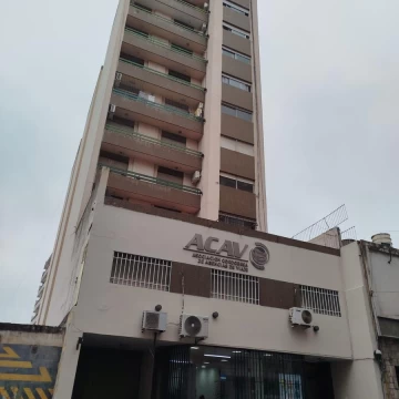 Monoambiente con cochera, apto vivienda o uso profesional en Centro