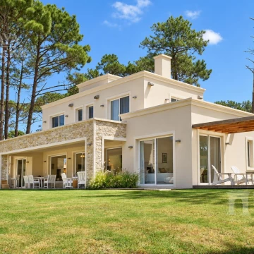 ALQUILER TEMPORAL: CASA 4 DORMITORIOS EN LAGUNA BLANCA