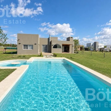 Casa en Alquiler en Barrio Los Juncos