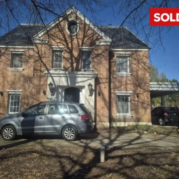 Casa en venta-Apta a Crédito  -  Barrio Privado Villa Rosa
