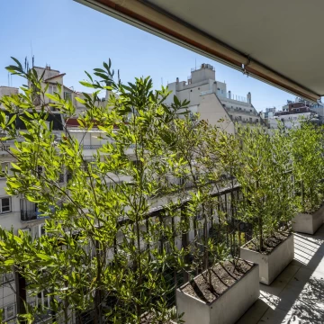 Departamento 4 ambientes, en venta. Piso alto, balcón corrido y cochera en Recoleta