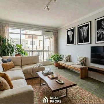 Venta Departamento 5 ambientes   dependencia y balcón en Balvanera